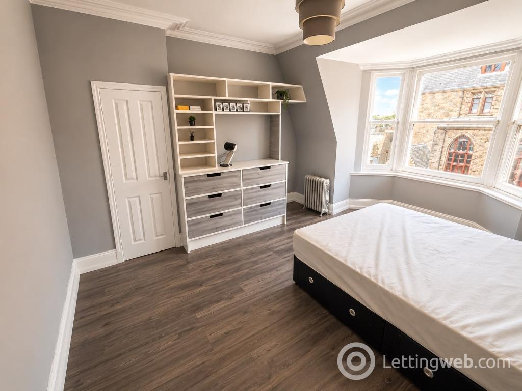 Property to rent in Victoria Road, Aberdeen, AB11 9NN