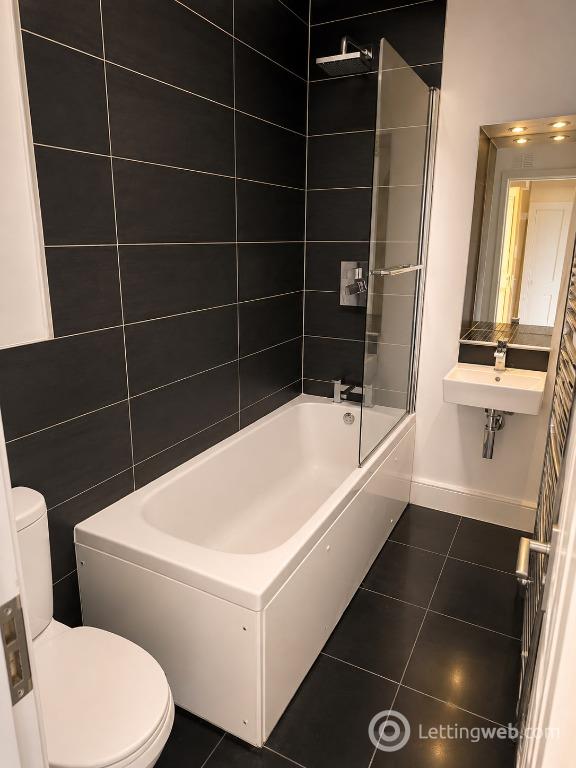 Property to rent in Victoria Road, Aberdeen, AB11 9NN