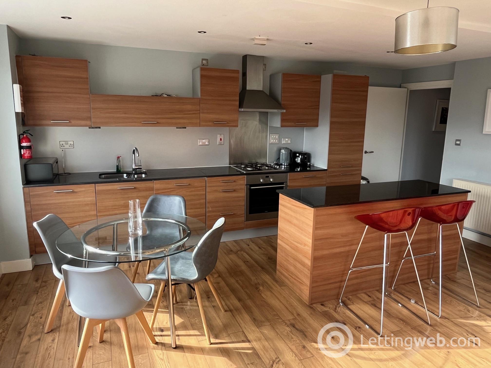 Property to rent in 4/4, 120 Ingram Street, Glasgow, G1 1EJ