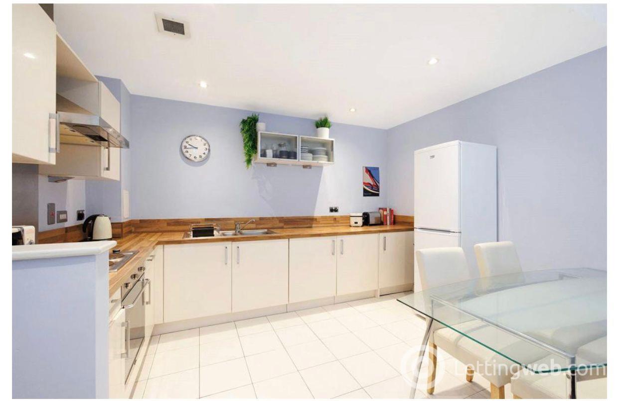 Property to rent in 1/4, 23 Oswald Street, Glasgow, G1 4PE