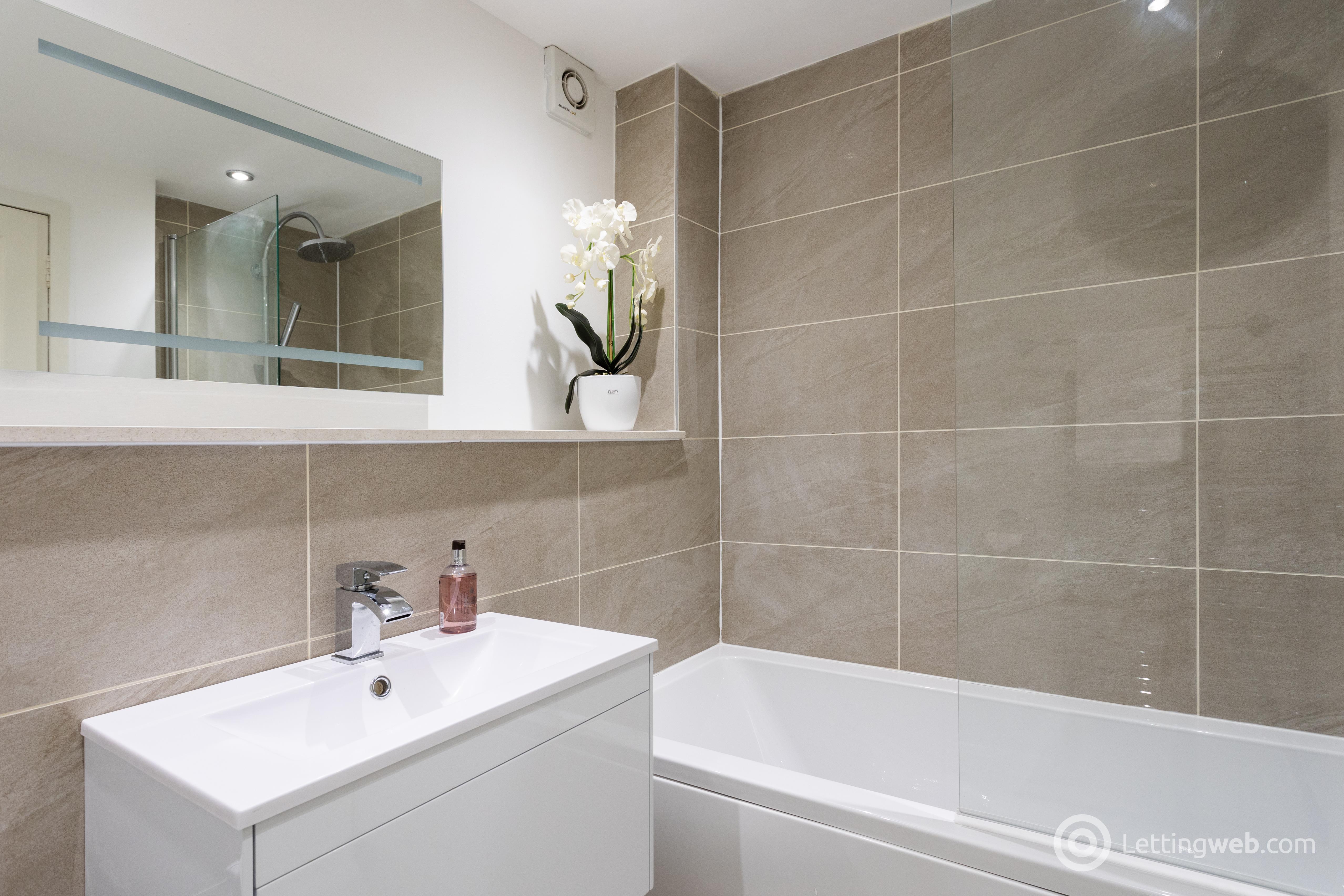 Property to rent in Fair A Far, Cramond, Edinburgh