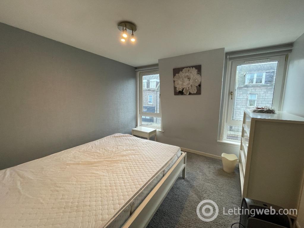 Property to rent in 72A Rosemount Place, Aberdeen, AB25 2XJ