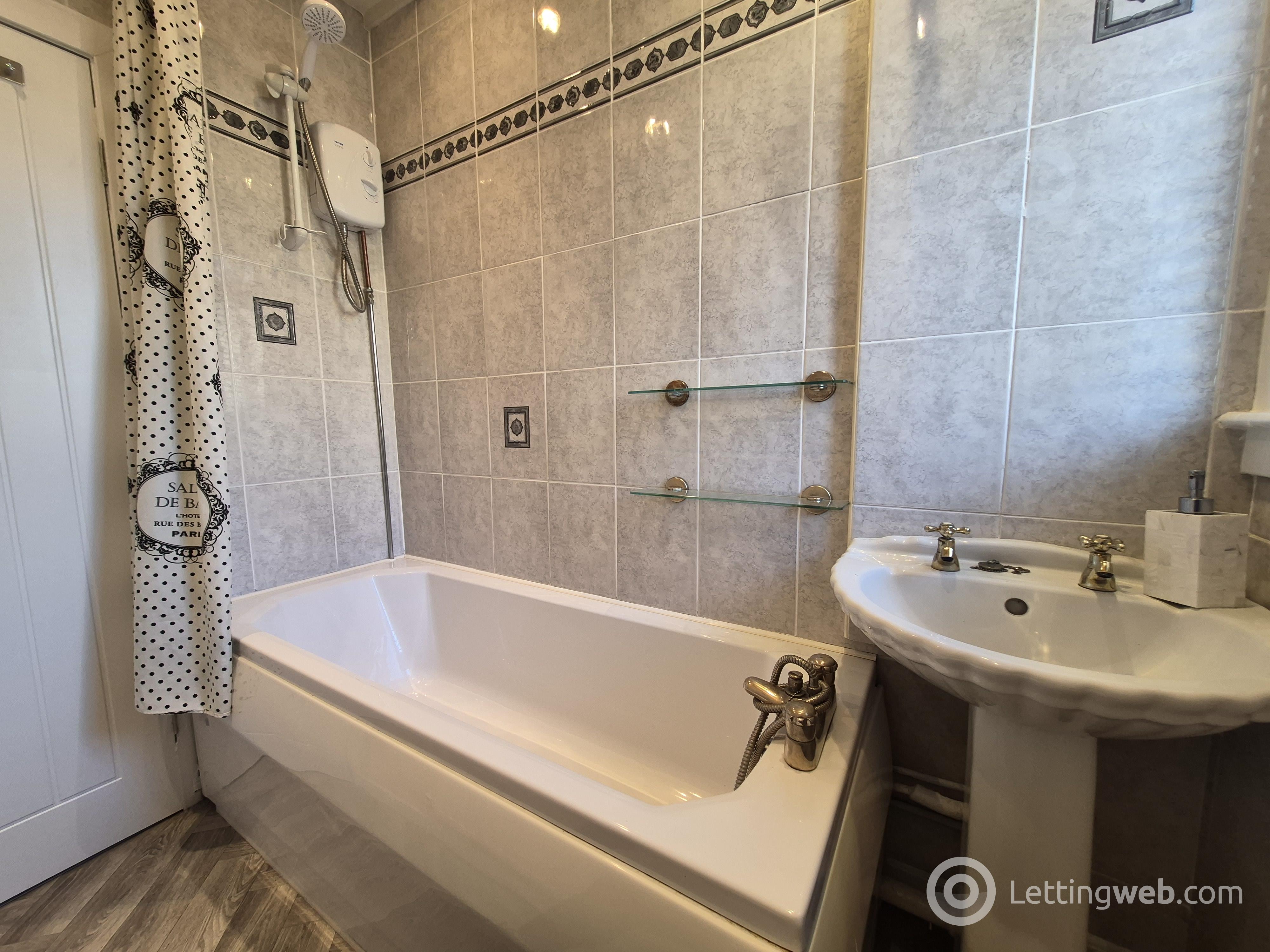Property to rent in 76 Roxburgh Street, Grangemouth, FK3 9AJ