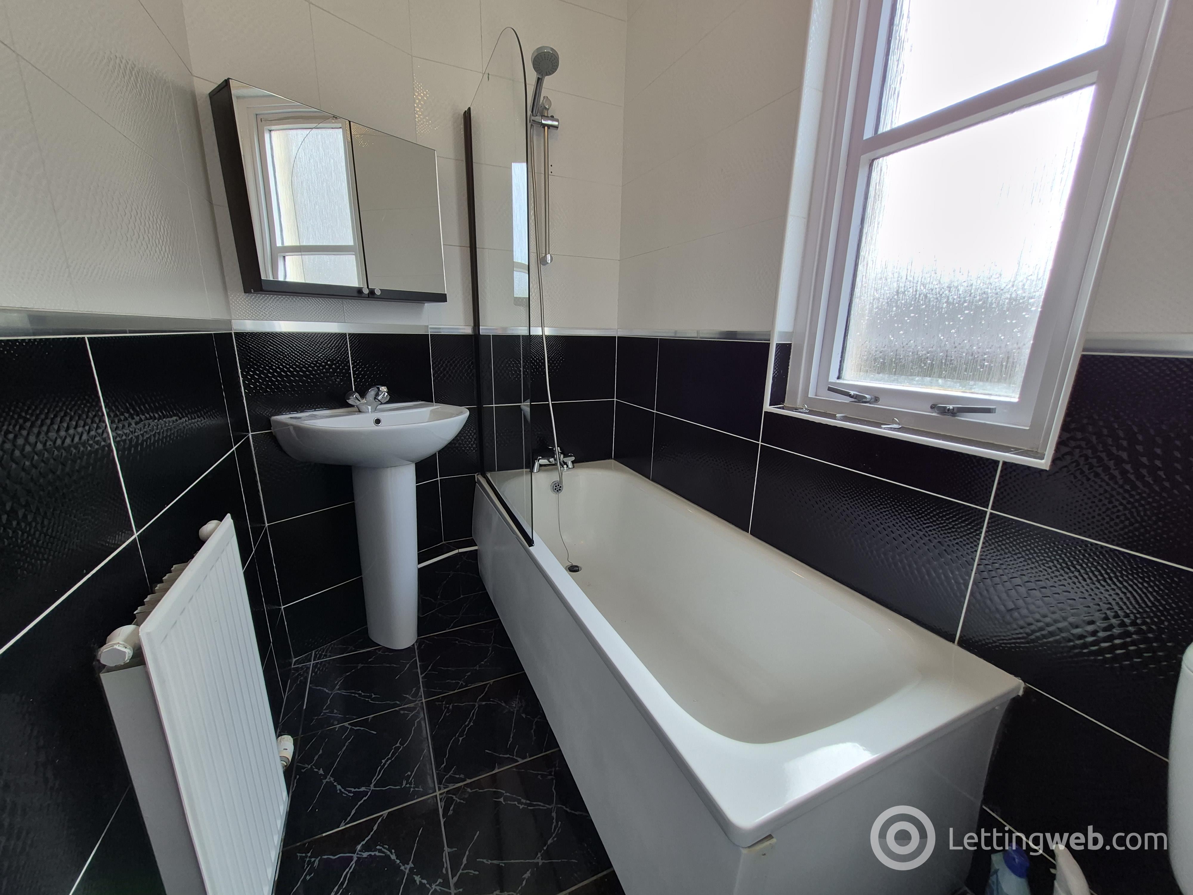 Property to rent in Mannfield Avenue, Bonnybridge, FK4 2DA