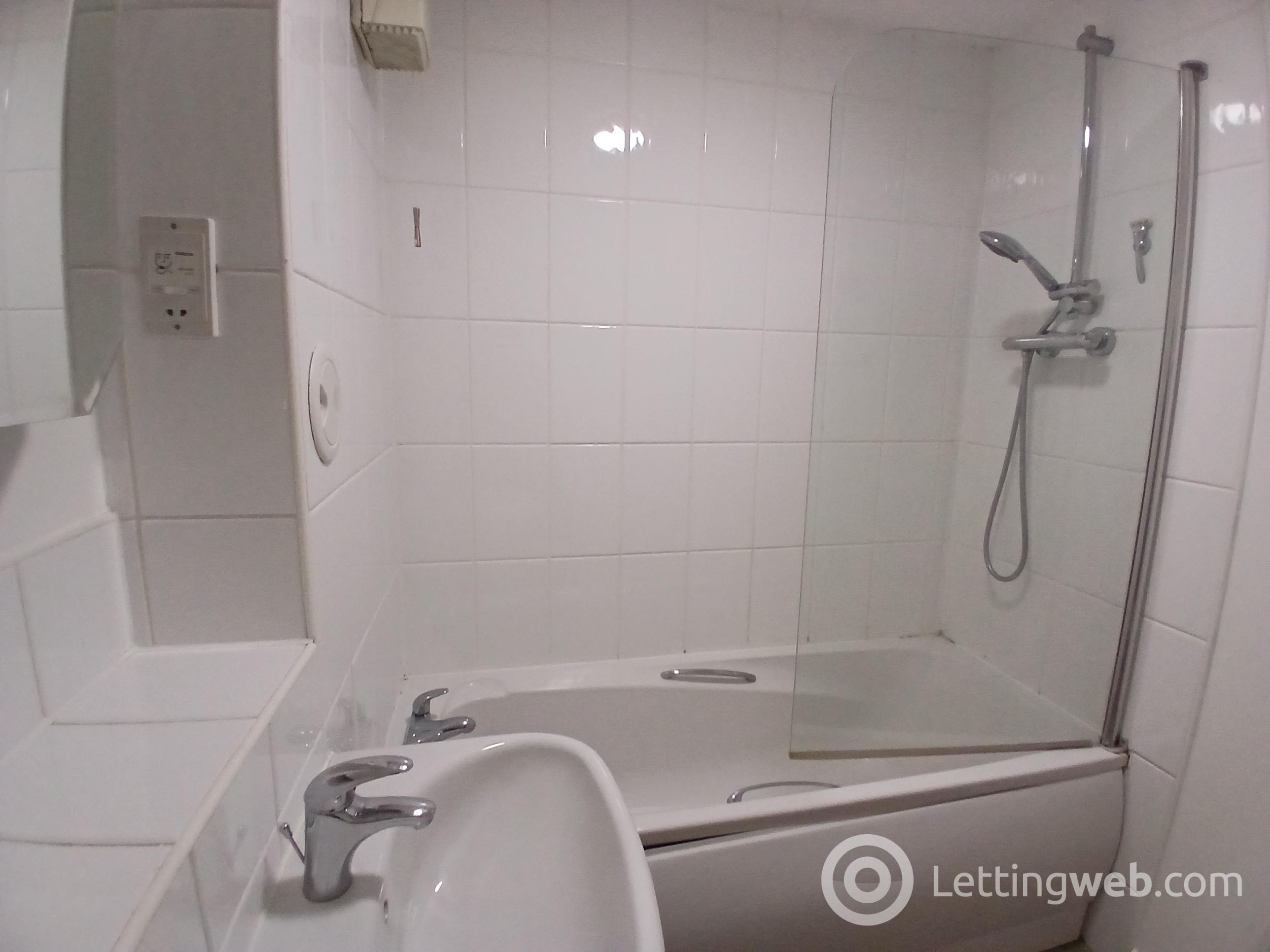 Property to rent in Flat 1, 3 McCormack Place, Larbert, FK5 4TU