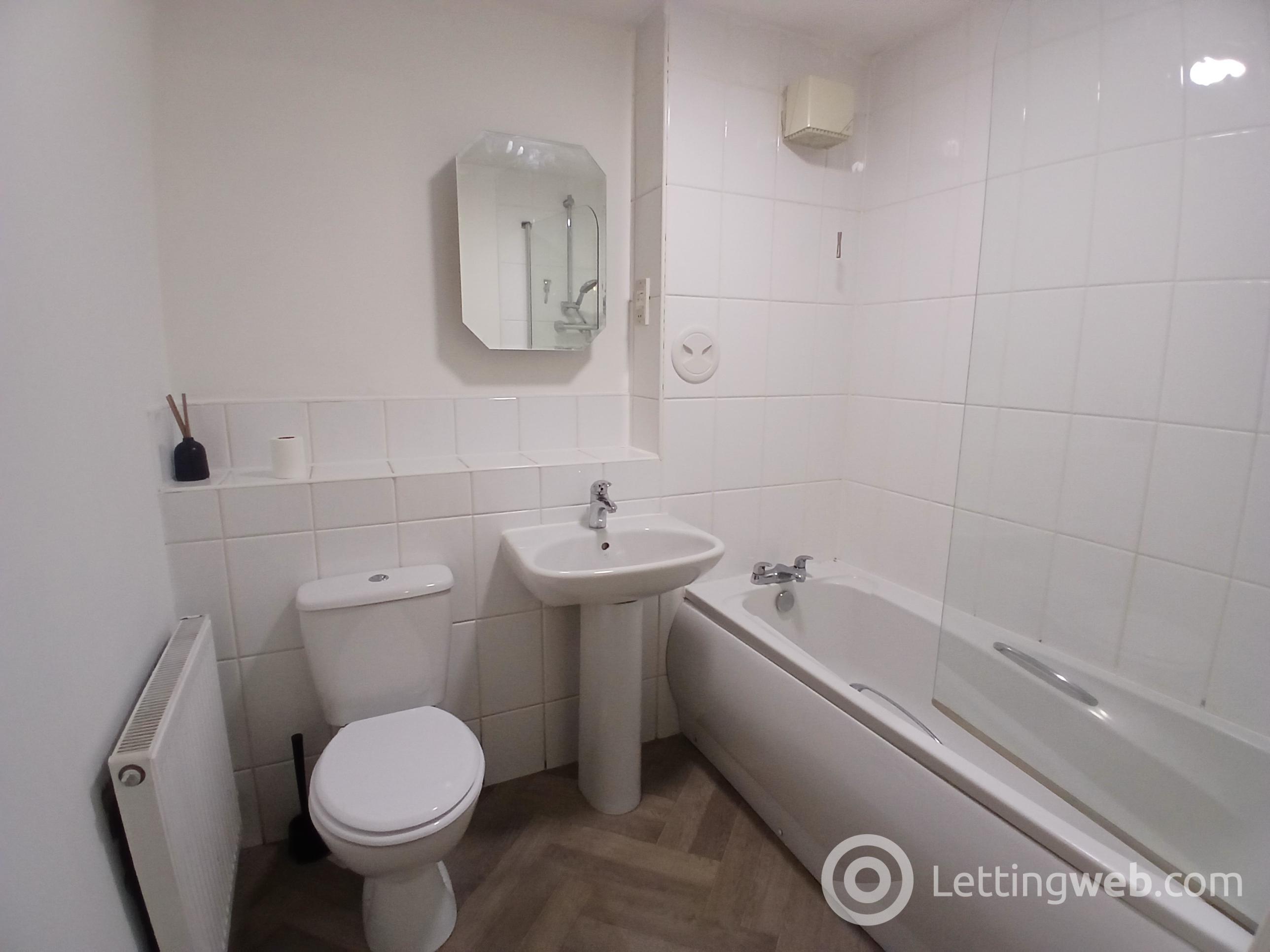Property to rent in Flat 1, 3 McCormack Place, Larbert, FK5 4TU