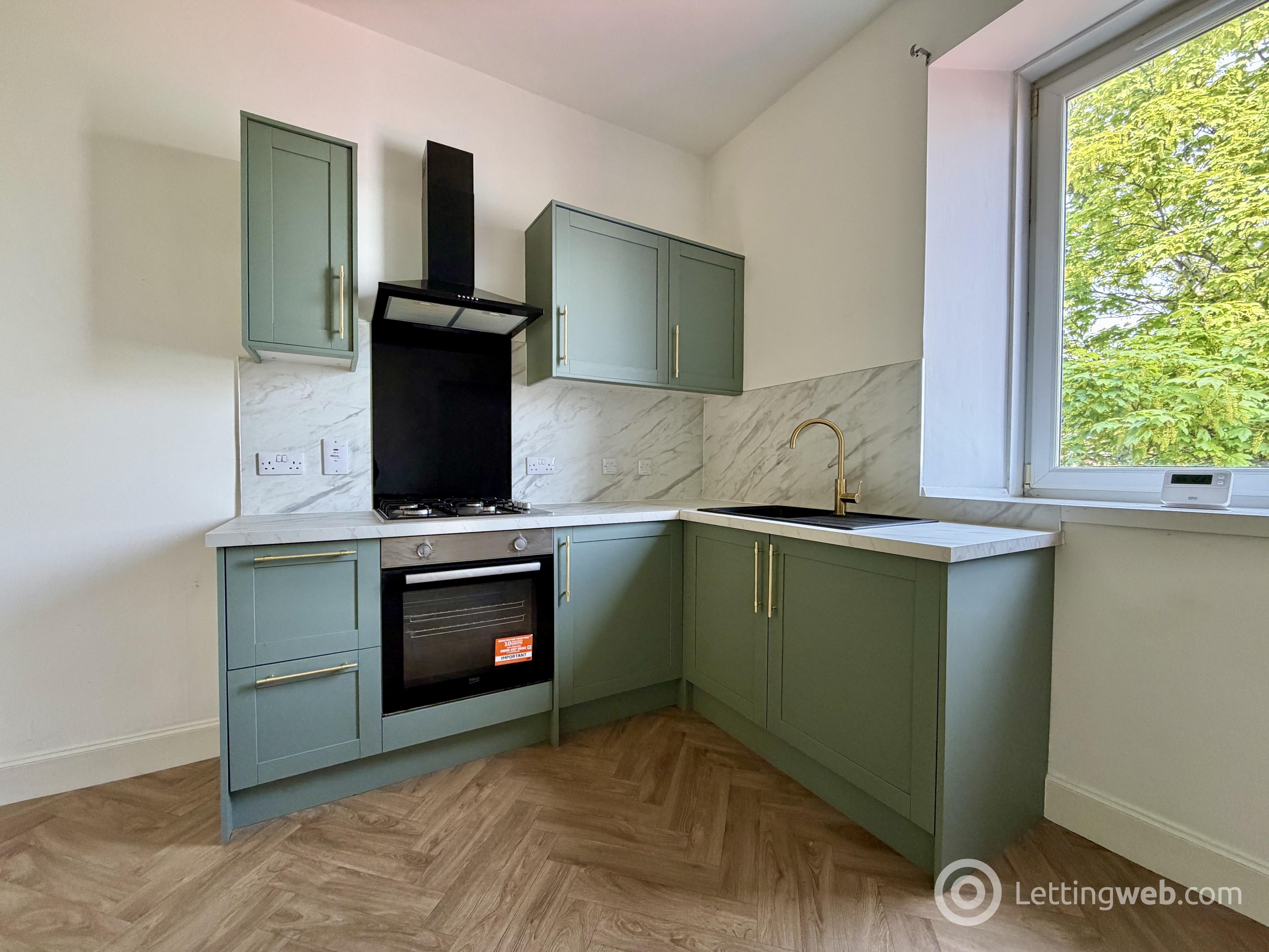 Property to rent in 52 Ashgrove Road, Aberdeen, AB25 3AD