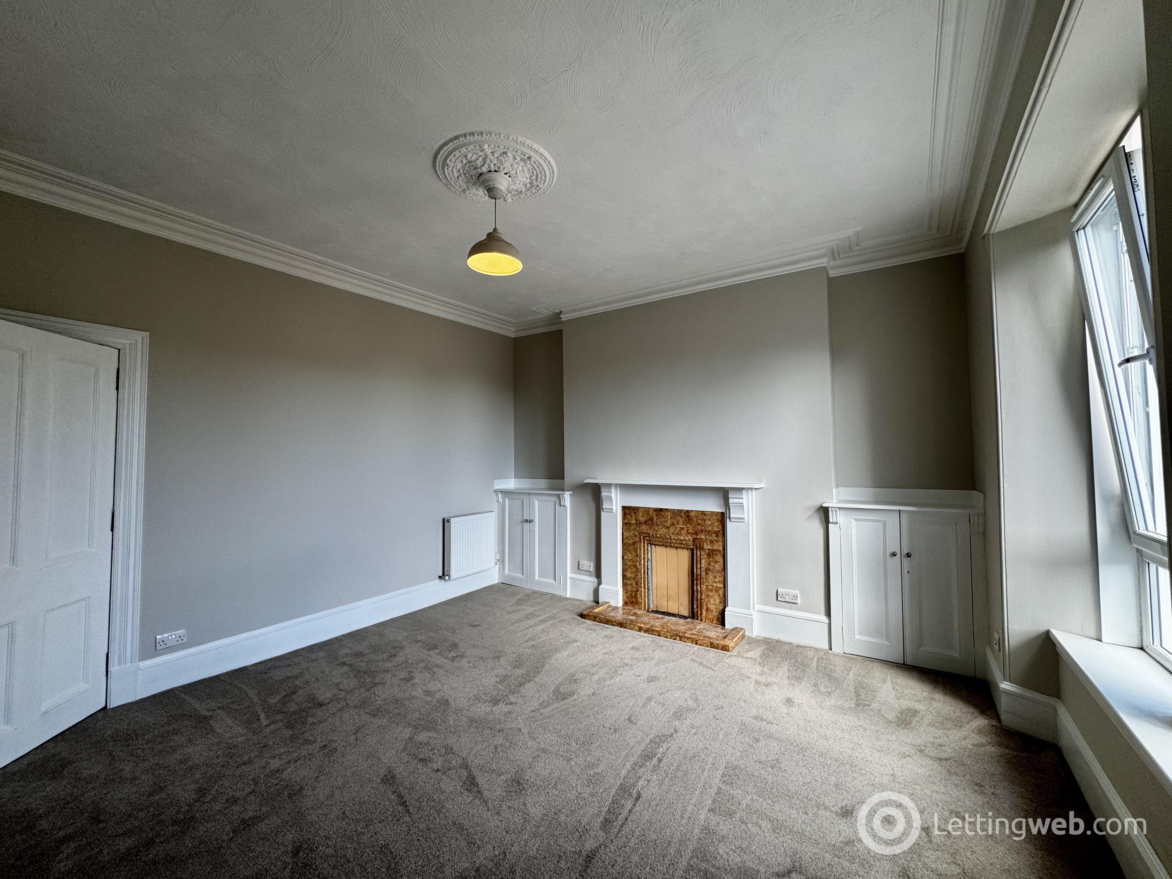 Property to rent in 52 Ashgrove Road, Aberdeen, AB25 3AD