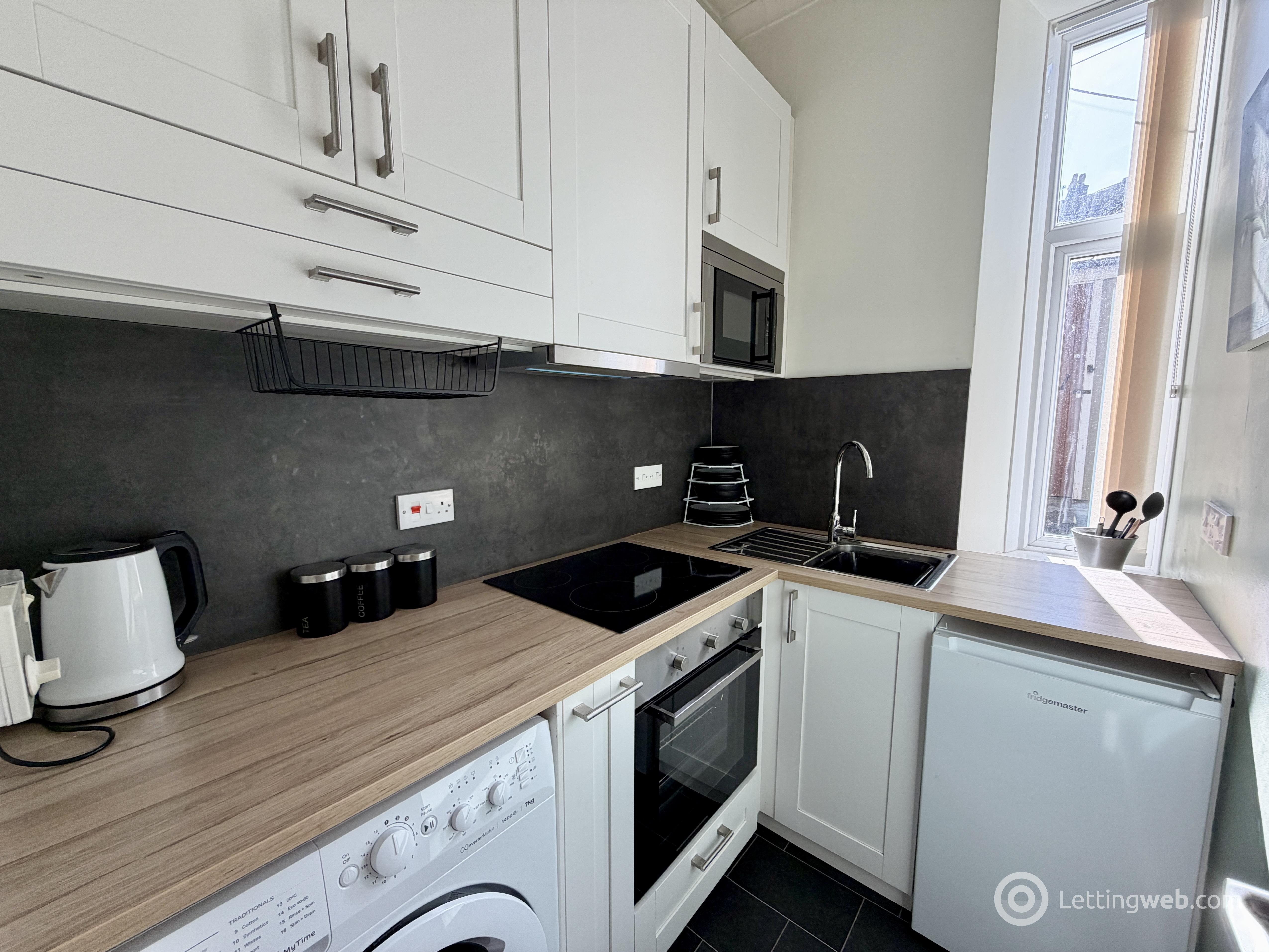 Property to rent in Flat A, 27 Skene Square, Aberdeen, AB25 2UP