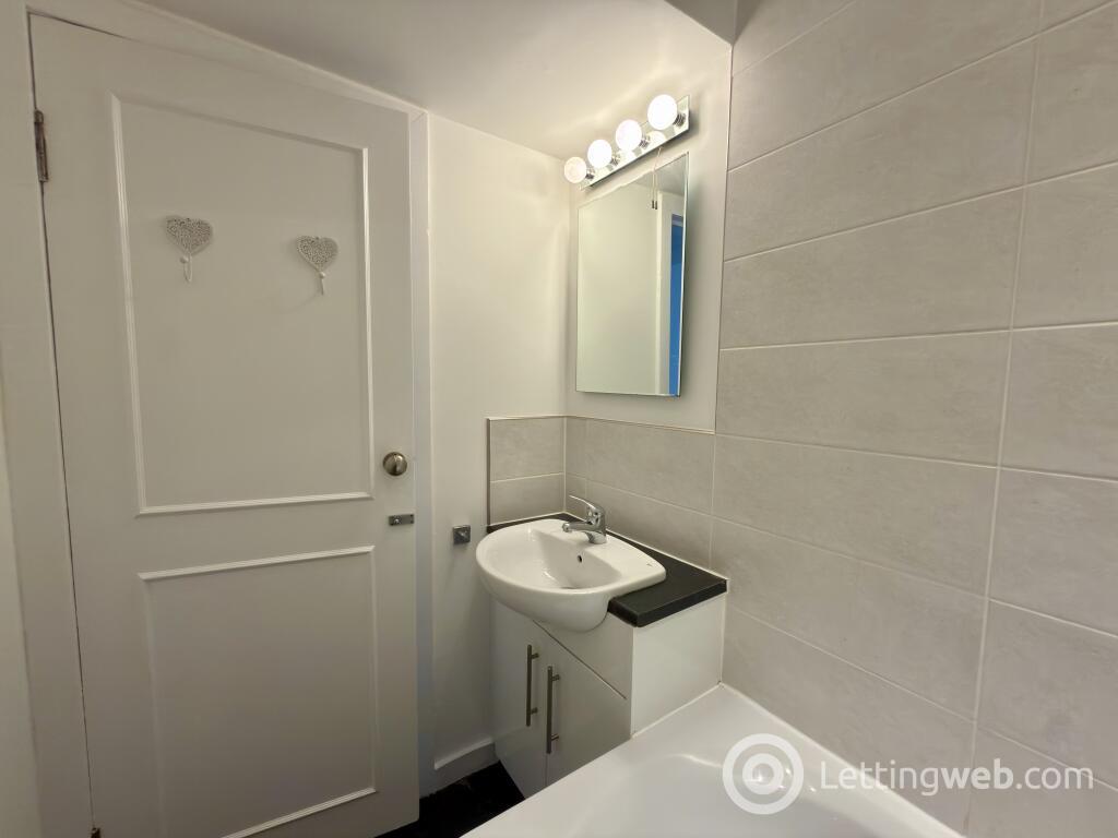 Property to rent in Attic Left, 5 Richmond Terrace, Aberdeen, AB25 2RP