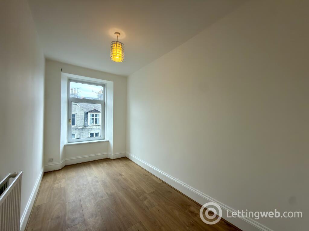 Property to rent in Attic Left, 5 Richmond Terrace, Aberdeen, AB25 2RP