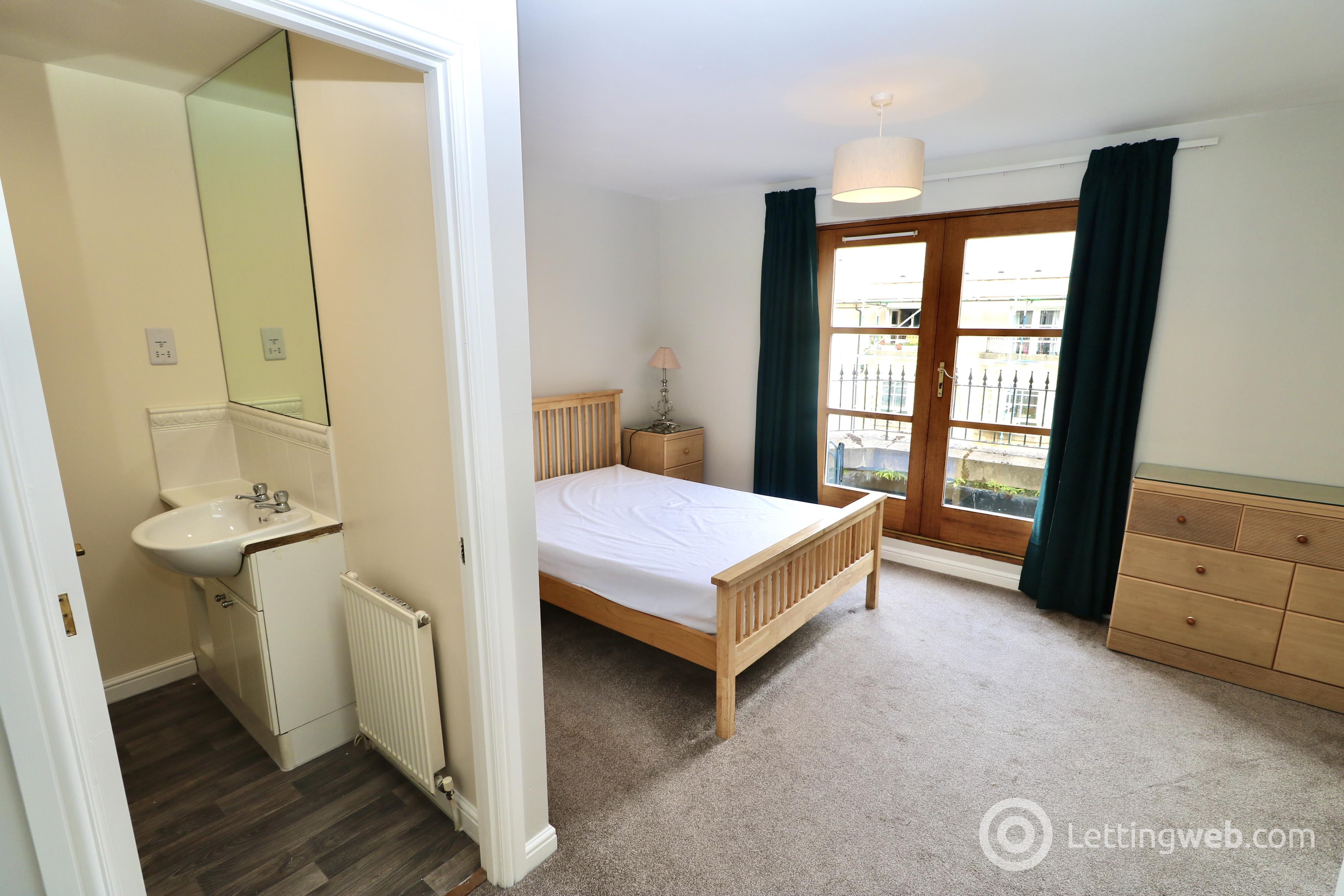 Property to rent in Dicksonfield, Edinburgh, EH7 5NE