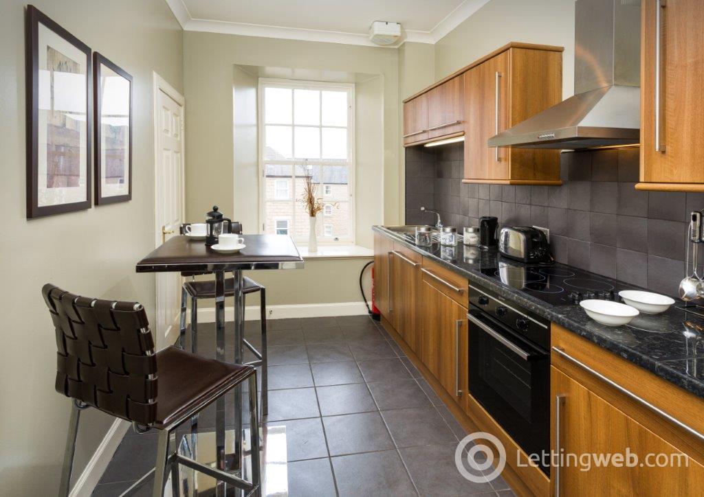 Property to rent in West Nicolson Street, Edinburgh, EH8 9DD