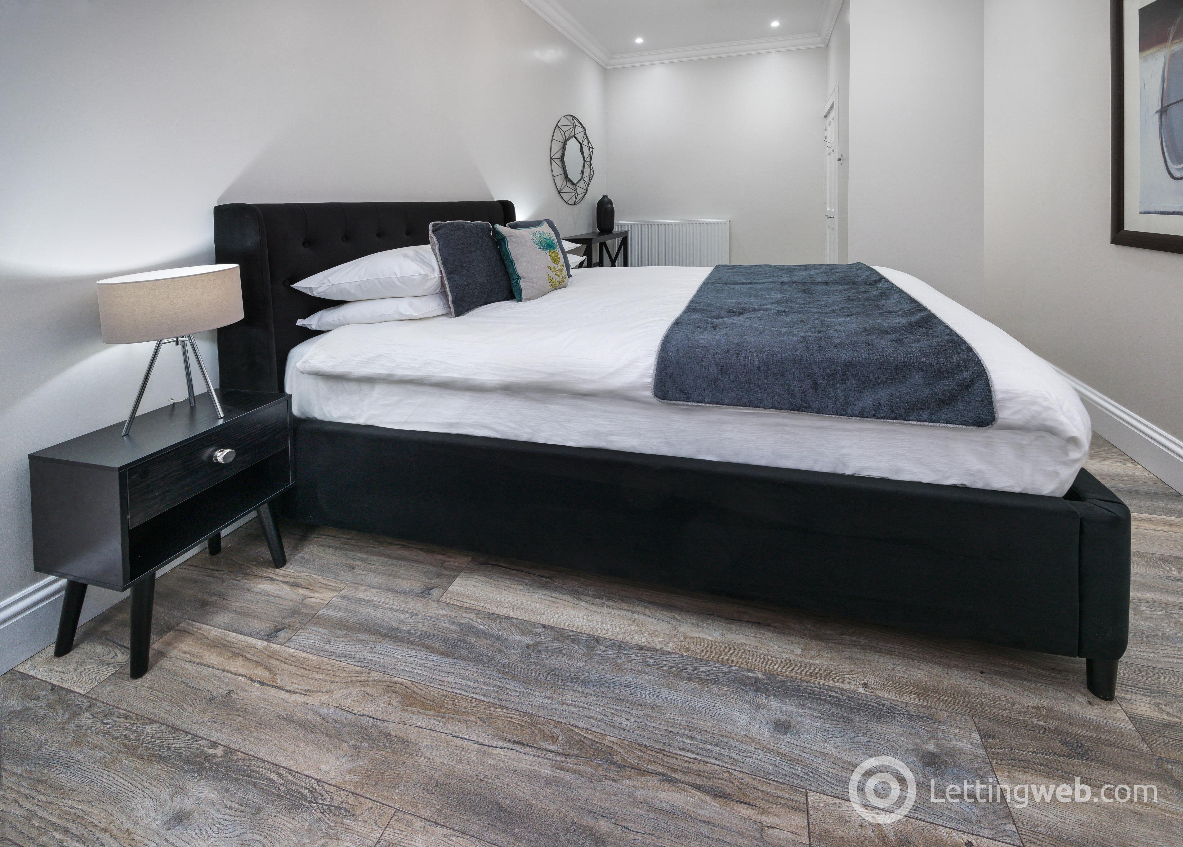 Property to rent in Victoria Street, Edinburgh, EH1 2HE