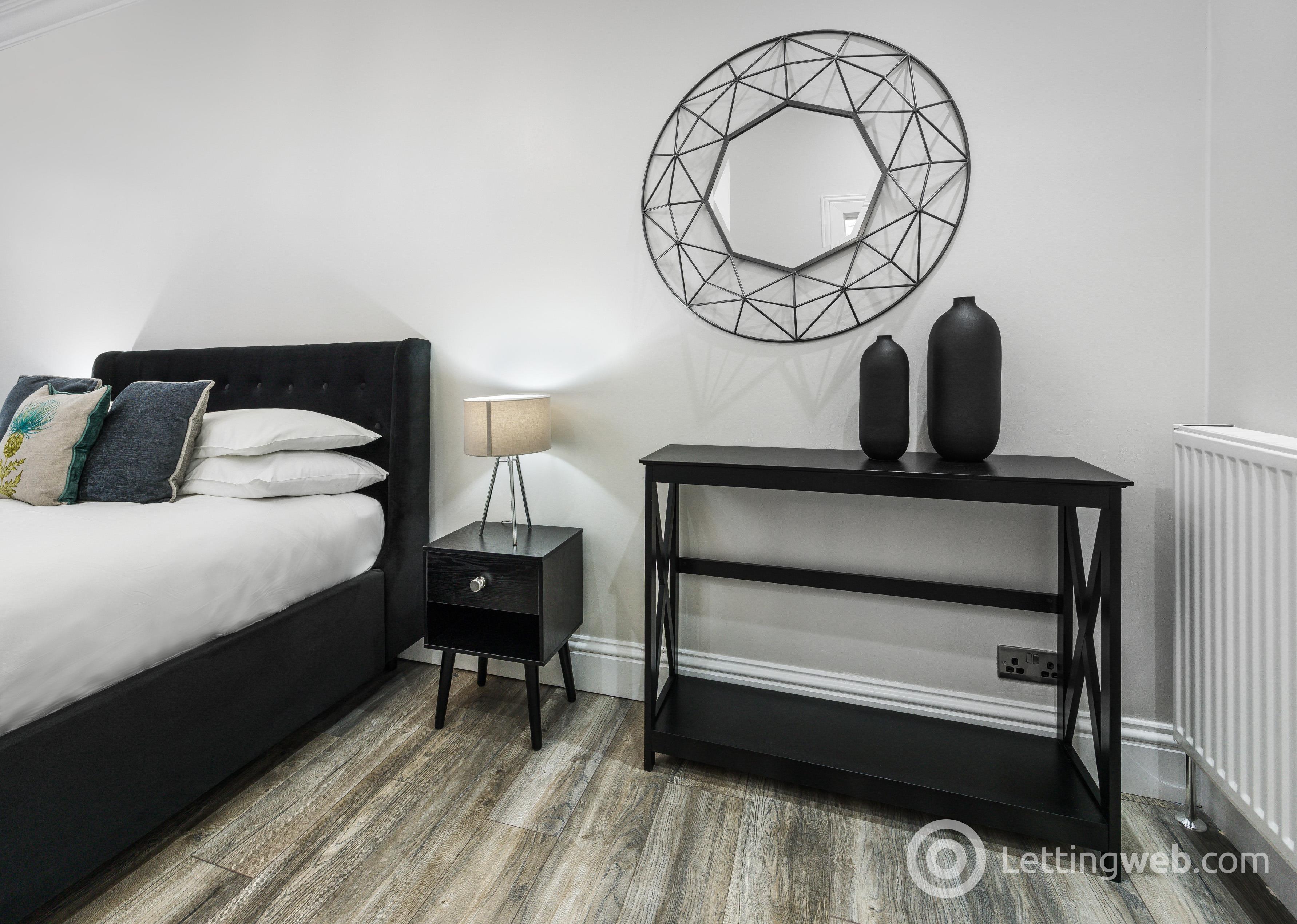 Property to rent in Victoria Street, Edinburgh, EH1 2HE