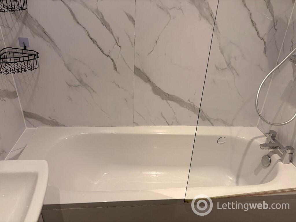 Property to rent in 69 Arden Avenue, Thornliebank, Glasgow, G46 8PZ