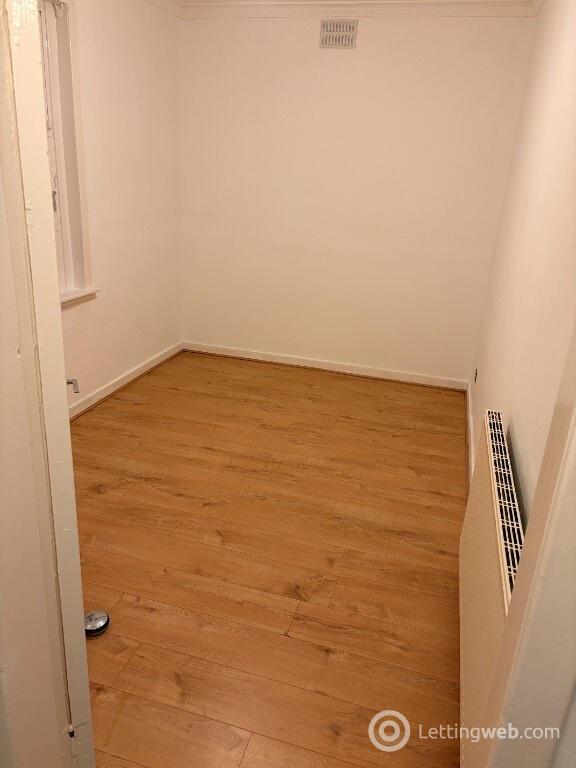 Property to rent in 69 Arden Avenue, Thornliebank, Glasgow, G46 8PZ