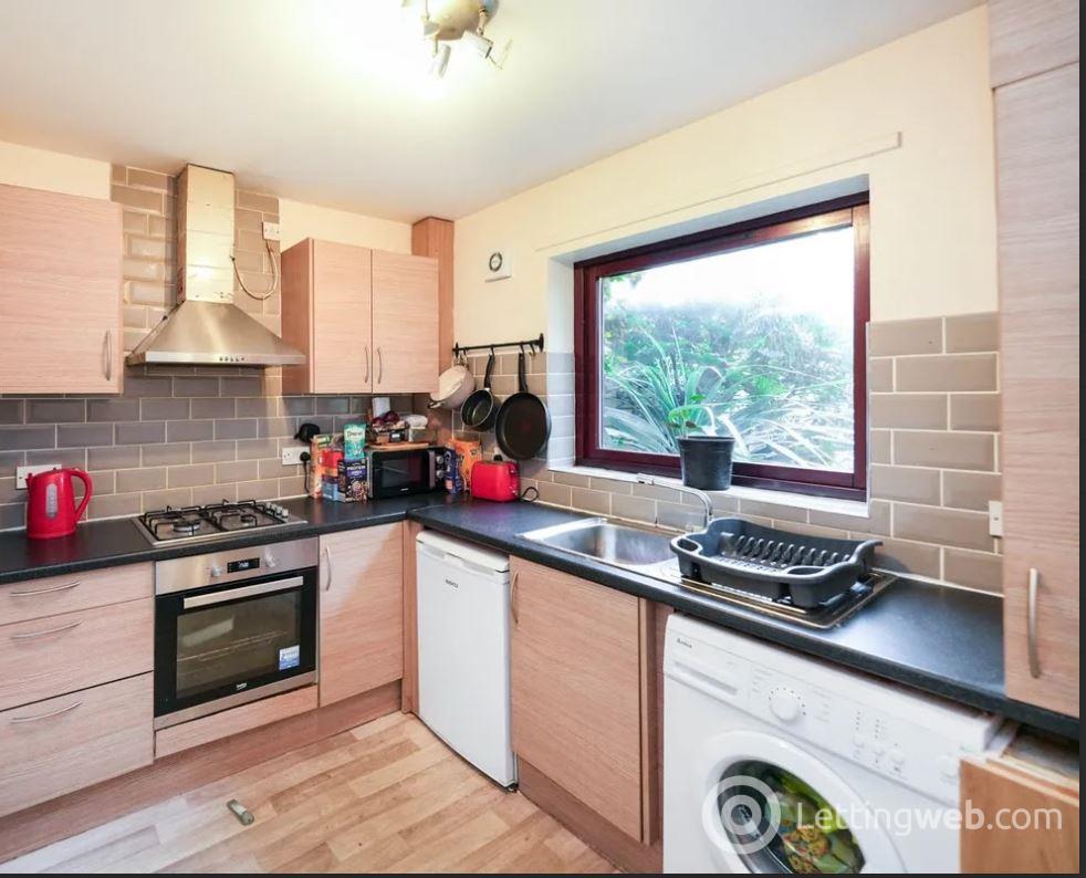 Property to rent in Flat 2, 1 York Street, Ayr, KA8 8AN