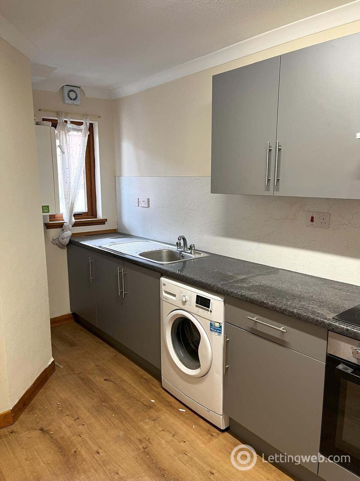 Property to rent in 8 Oakfield Street, Kelty, KY4 0BU
