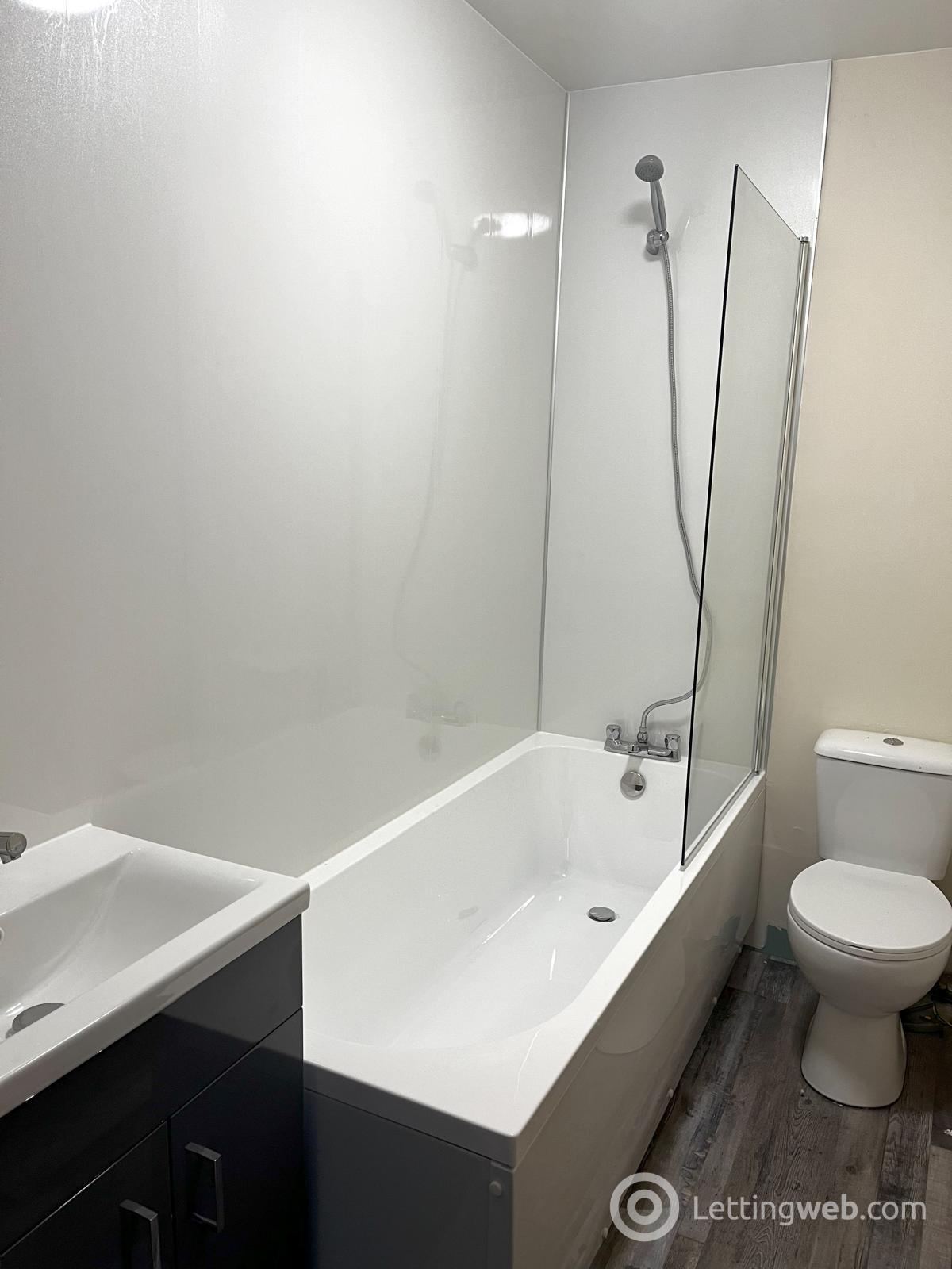 Property to rent in 8 Oakfield Street, Kelty, KY4 0BU