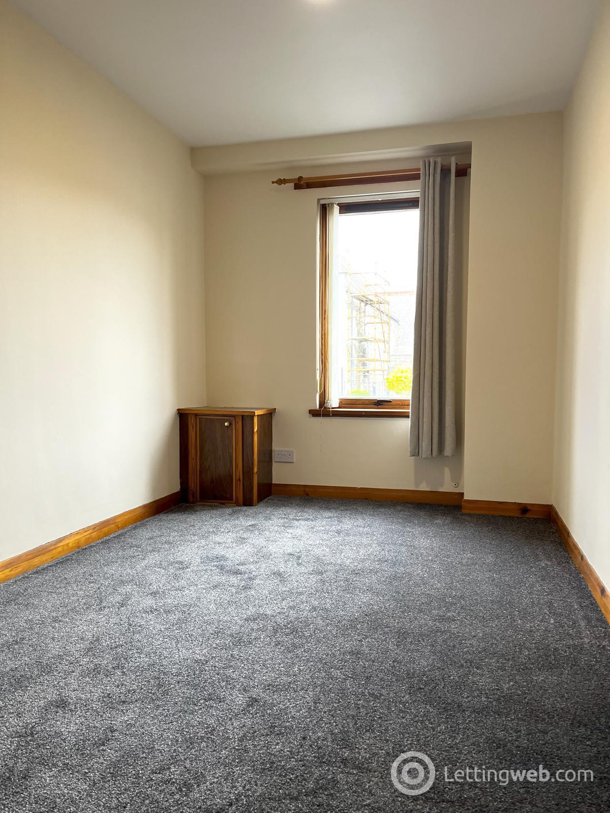Property to rent in 8 Oakfield Street, Kelty, KY4 0BU