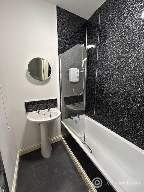 Property to rent in Park Avenue, East End, Dundee, DD4