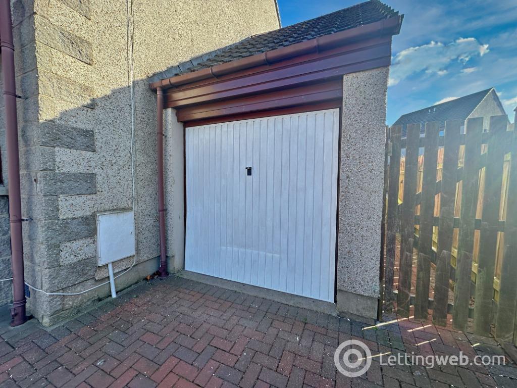 Property to rent in Clova Crescent, Kingswells, Aberdeen, AB15 8TJ