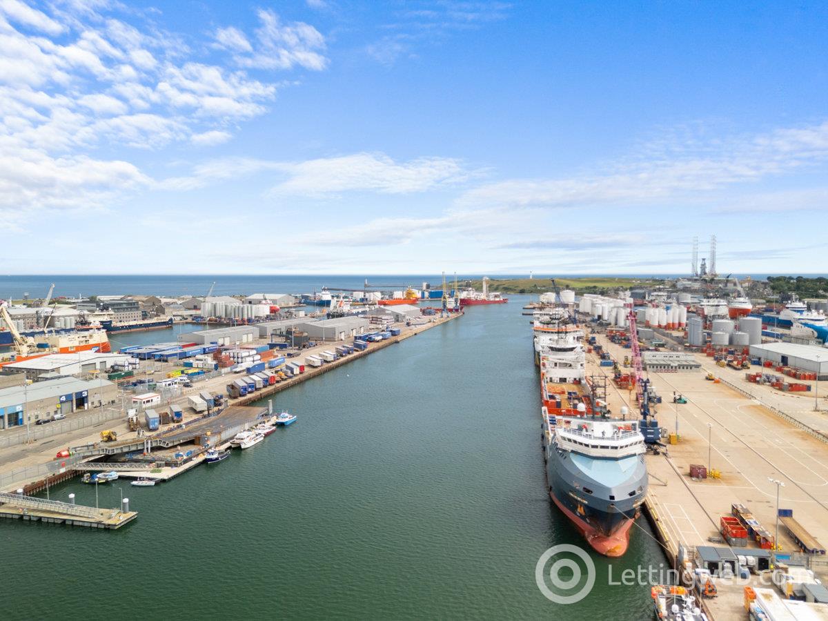 Property to rent in 164 Market Street, Aberdeen, AB11 5PP