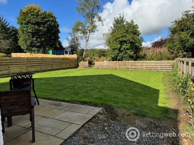 Property to rent in Chikuma