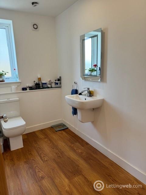 Property to rent in Chikuma