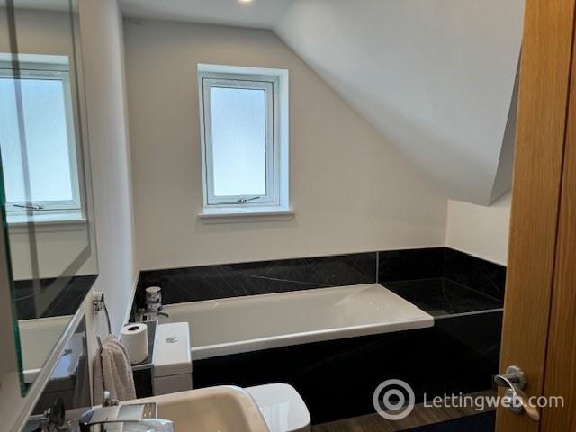 Property to rent in Chikuma