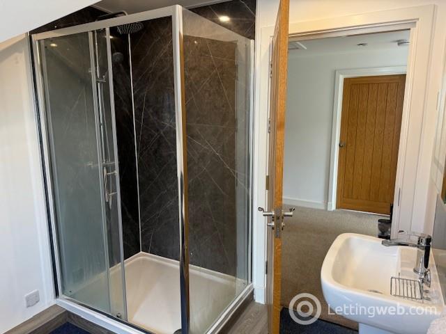 Property to rent in Chikuma