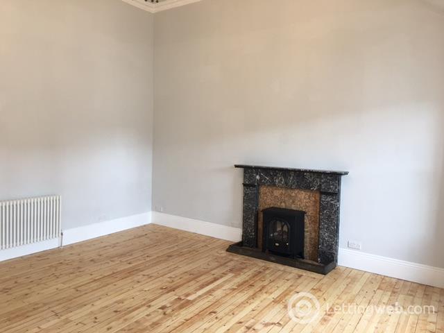 Property to rent in 10 High Street, Peebles