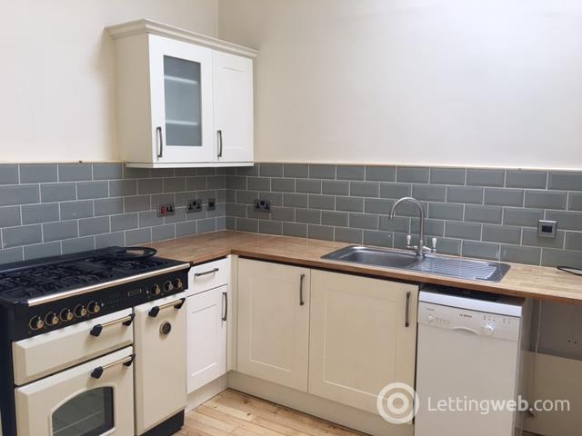 Property to rent in 10 High Street, Peebles