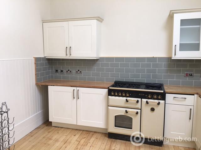 Property to rent in 10 High Street, Peebles