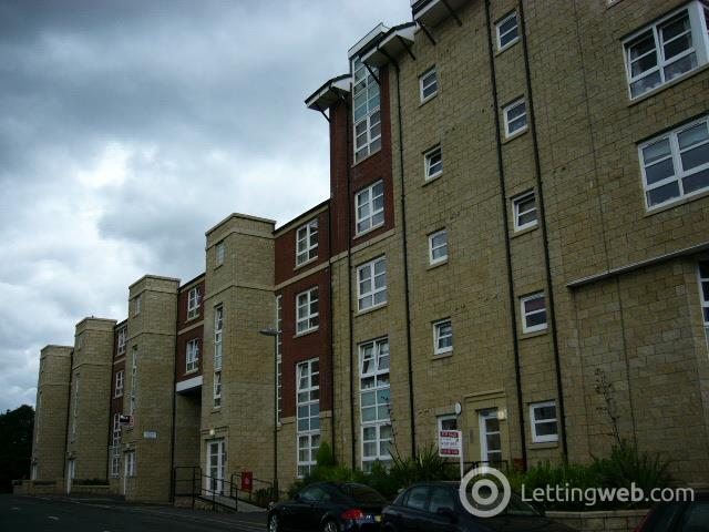 Property to rent in Loaning Road