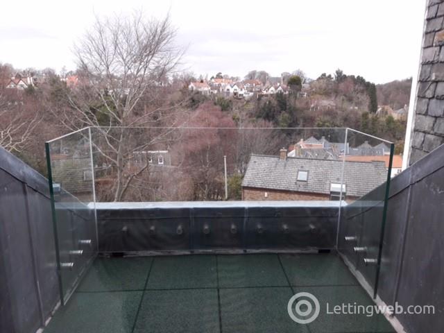 Property to rent in Woodhall Road