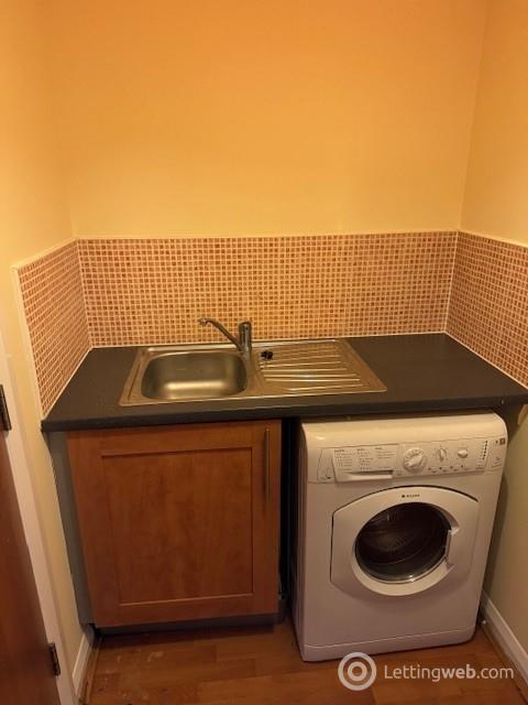 Property to rent in Lindsay Road