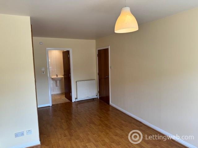 Property to rent in Lindsay Road