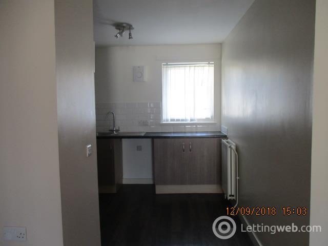 Property to rent in CASTLEVIEW TERRACE