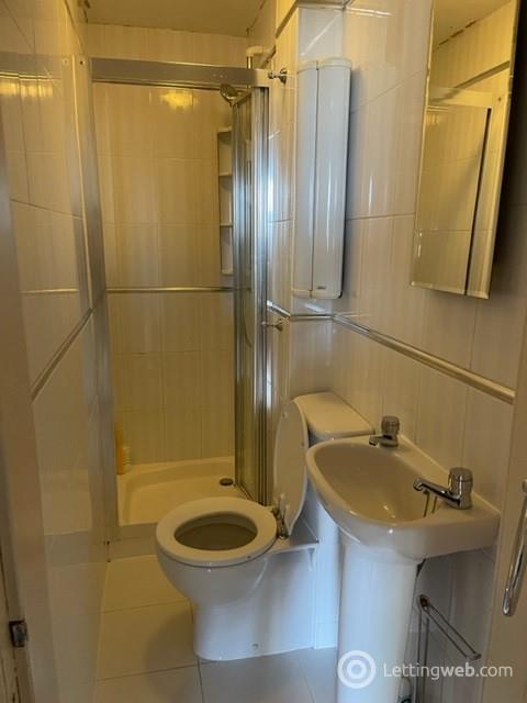 Property to rent in Leamington Road