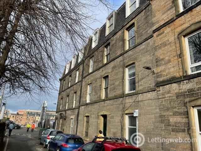 Property to rent in Leamington Road