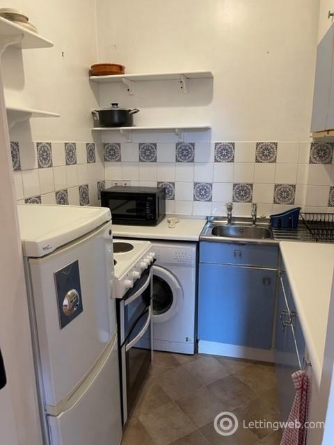 Property to rent in Leamington Road