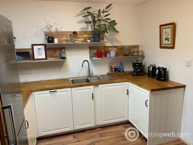 Property to rent in 2ManseRd