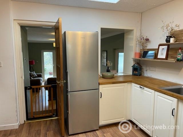 Property to rent in 2ManseRd