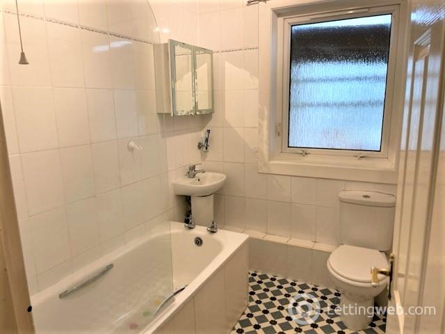 Property to rent in 2ManseRd