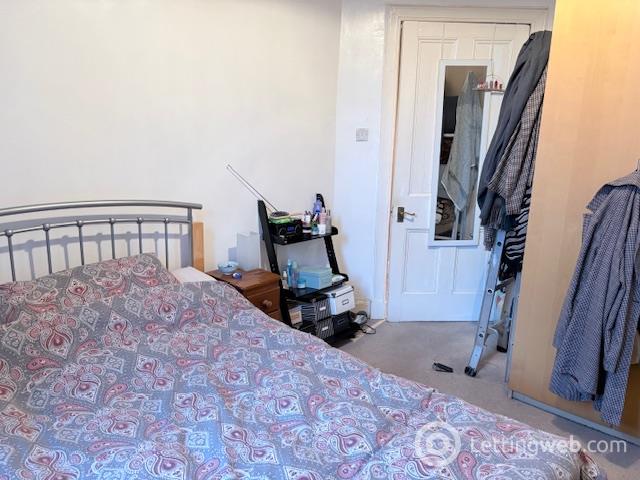 Property to rent in Iona Street