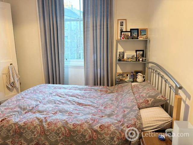 Property to rent in Iona Street