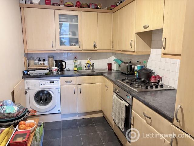 Property to rent in Iona Street