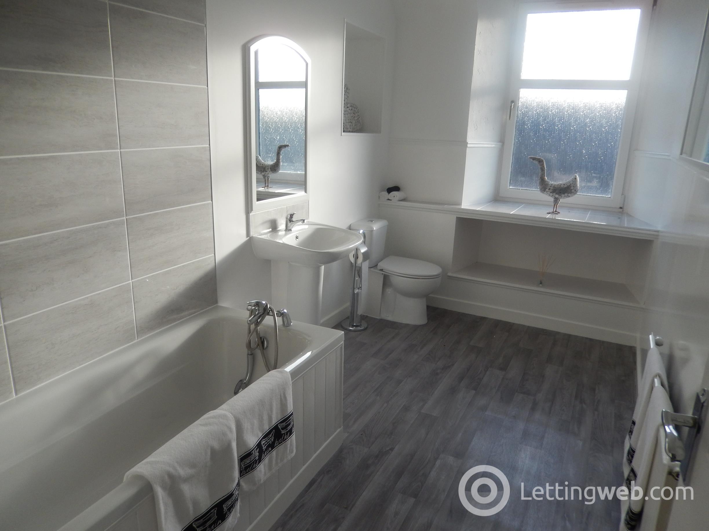 Property to rent in 79A Strathaven Road, Kirkmuirhill
